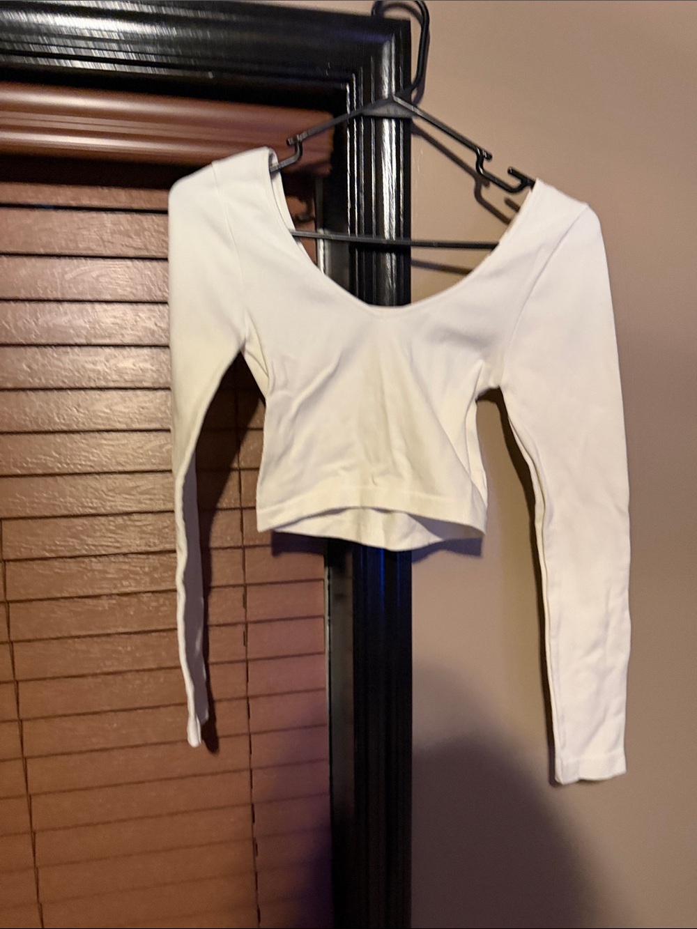 Aeropostale White Long-Sleeve Scoop-Neck Crop Top